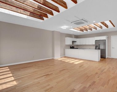 136 Rockaway Avenue - Photo Thumbnail 2