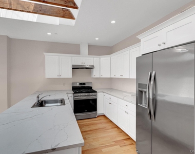 136 Rockaway Avenue - Photo Thumbnail 6
