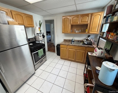 527 W Beech Street - Photo Thumbnail 2