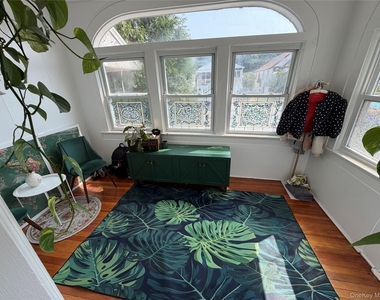 527 W Beech Street - Photo Thumbnail 8