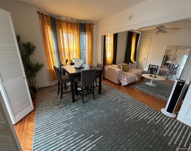 527 W Beech Street - Photo Thumbnail 7