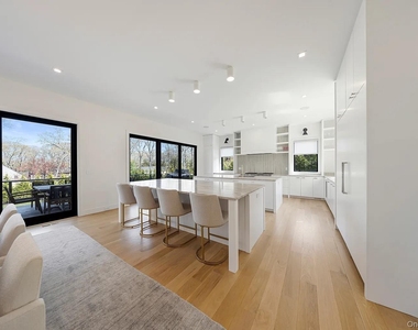 130 Highview Drive - Photo Thumbnail 3