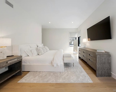 130 Highview Drive - Photo Thumbnail 10