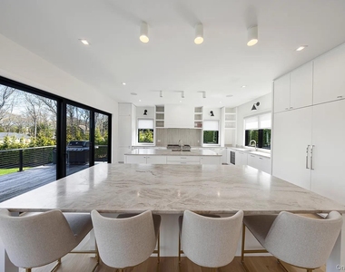 130 Highview Drive - Photo Thumbnail 2