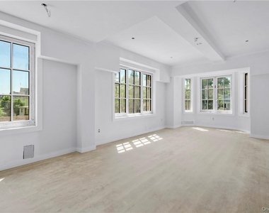 139 Fifth Avenue - Photo Thumbnail 2