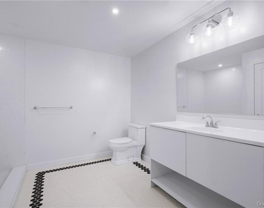 139 Fifth Avenue - Photo Thumbnail 3