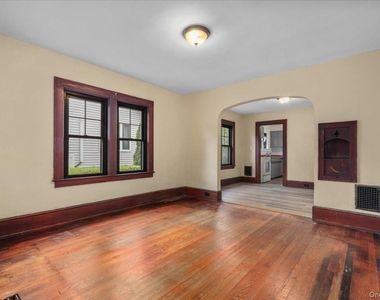 37 Yates Avenue - Photo Thumbnail 5