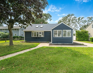 7 Oak Drive - Photo Thumbnail 1