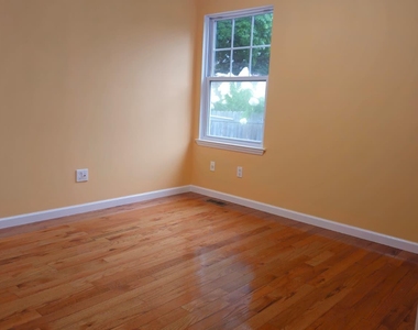 34 Nassau Avenue - Photo Thumbnail 6
