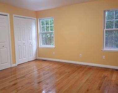 34 Nassau Avenue - Photo Thumbnail 3