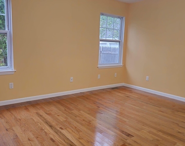 34 Nassau Avenue - Photo Thumbnail 4