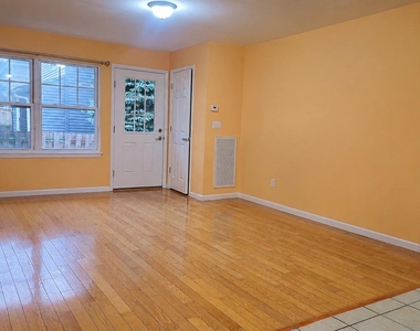 34 Nassau Avenue - Photo Thumbnail 2