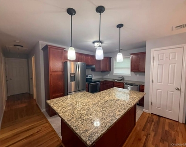 24 California Avenue - Photo Thumbnail 2