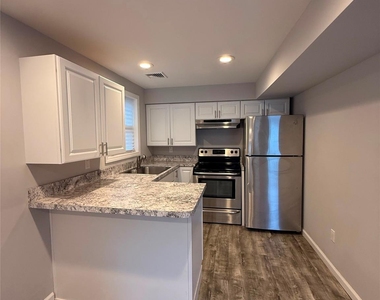 24 California Avenue - Photo Thumbnail 12