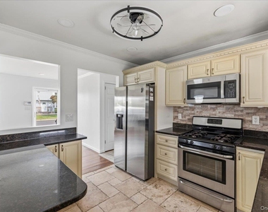 4 Cecil Place - Photo Thumbnail 11