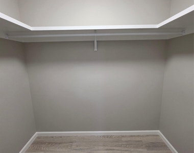 2104 Cherry Hill Drive - Photo Thumbnail 37
