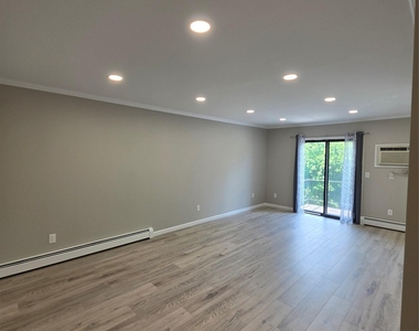 2104 Cherry Hill Drive - Photo Thumbnail 22