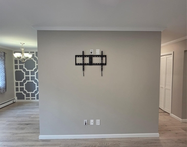2104 Cherry Hill Drive - Photo Thumbnail 13