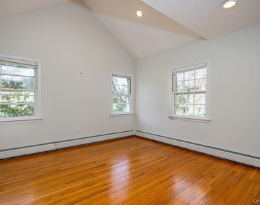 644 Gilbert Avenue - Photo Thumbnail 13