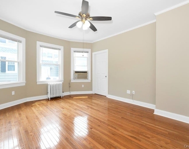 747 Pelhamdale Avenue - Photo Thumbnail 4