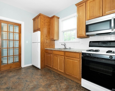 747 Pelhamdale Avenue - Photo Thumbnail 6