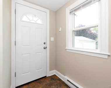 747 Pelhamdale Avenue - Photo Thumbnail 16