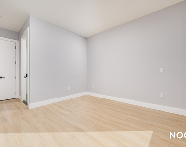 26-25 4th St - Photo Thumbnail 4