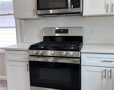 588 Livingston Avenue - Photo Thumbnail 7