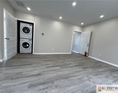 588 Livingston Avenue - Photo Thumbnail 19