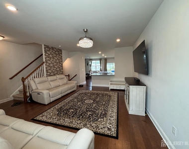 1002 Hights Farm Road - Photo Thumbnail 6