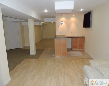107 Amy Drive - Photo Thumbnail 3