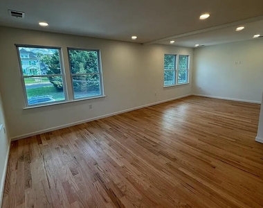 416 Catherine Street - Photo Thumbnail 3