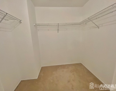 315 Plymouth Road - Photo Thumbnail 8