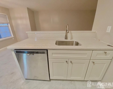 315 Plymouth Road - Photo Thumbnail 5