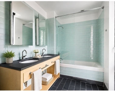 310 W 52nd Street - Photo Thumbnail 5