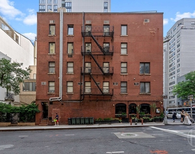 200 E 35th Street - Photo Thumbnail 8