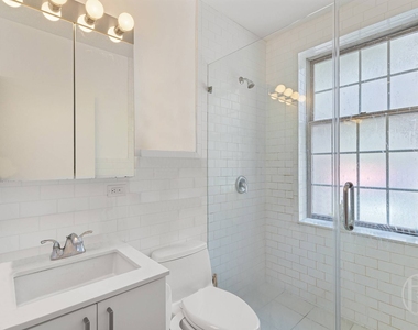 200 E 35th Street - Photo Thumbnail 6