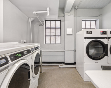 25 Monroe Place - Photo Thumbnail 3