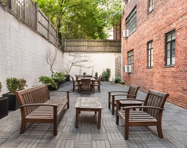 25 Monroe Place - Photo Thumbnail 4