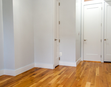 1128 Willoughby Ave - Photo Thumbnail 7