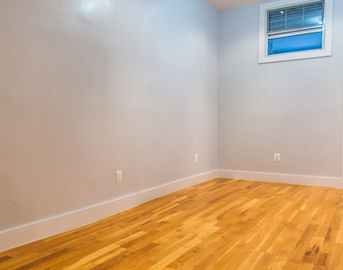 1128 Willoughby Ave - Photo Thumbnail 2