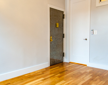1128 Willoughby Ave - Photo Thumbnail 3
