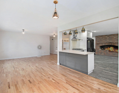 11958 Yorkshire Drive - Photo Thumbnail 5
