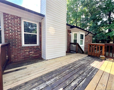 715 Ashburton Drive - Photo Thumbnail 19