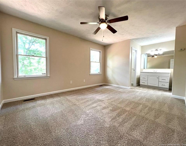 715 Ashburton Drive - Photo Thumbnail 7