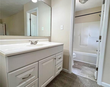 715 Ashburton Drive - Photo Thumbnail 8