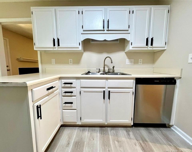 715 Ashburton Drive - Photo Thumbnail 4