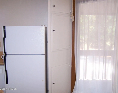 220 Foxkroft Drive - Photo Thumbnail 6