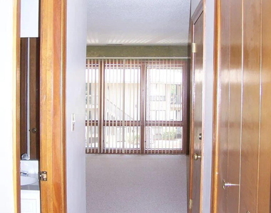 220 Foxkroft Drive - Photo Thumbnail 10