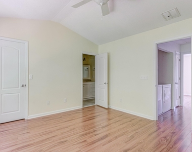 306 Orchard Park Drive - Photo Thumbnail 15